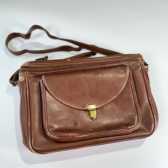 Hinson vintage leather crossbody bag top grain brass hardware - Picture 3 of 15
